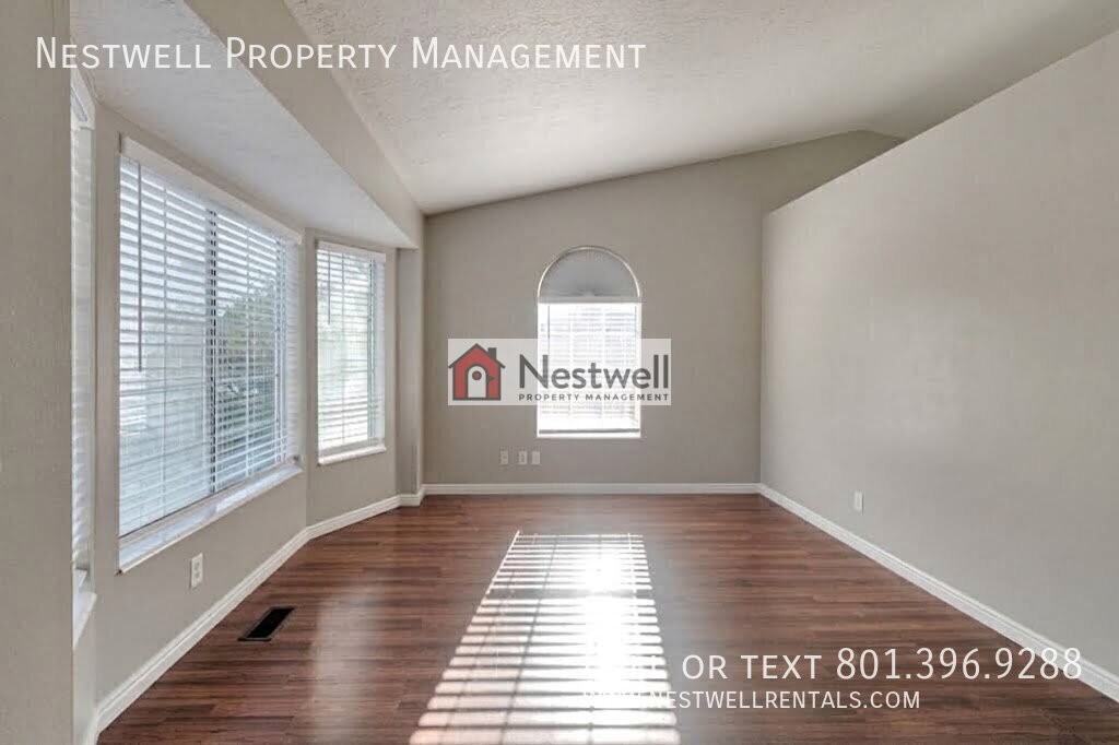 318 S 1740 W - Photo 5 of 31