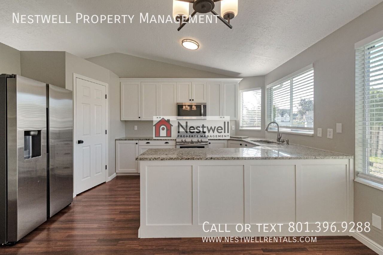 318 S 1740 W - Photo 7 of 31