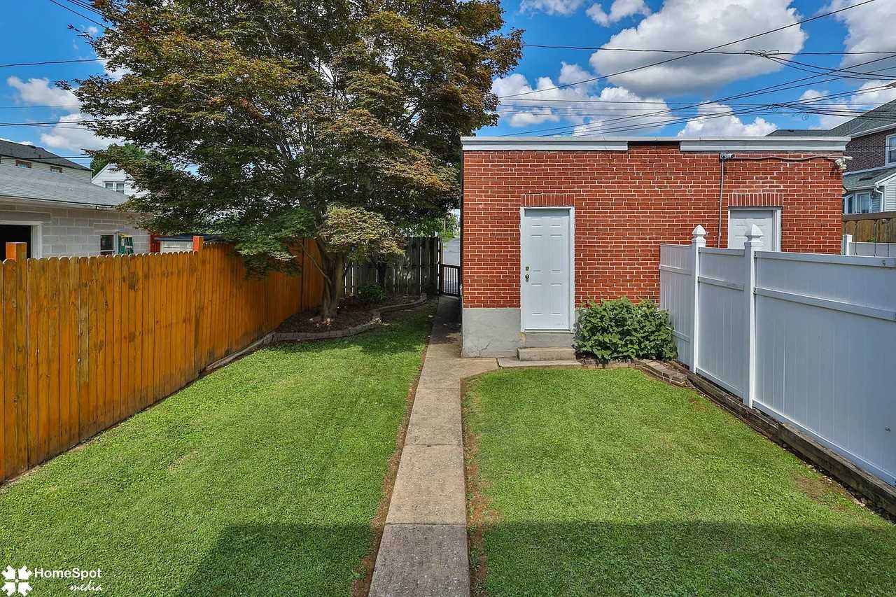 913 N 18th St - Photo 2 of 13