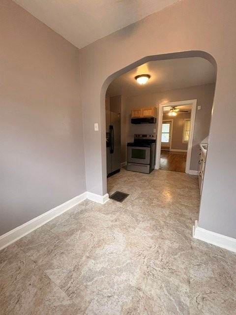 628 Woodford St - Photo 2 of 8