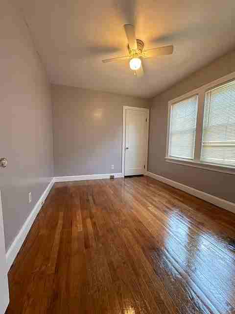 628 Woodford St - Photo 3 of 8