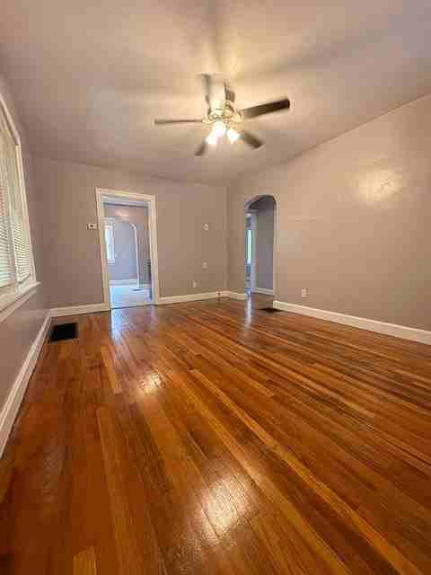 628 Woodford St - Photo 7 of 8