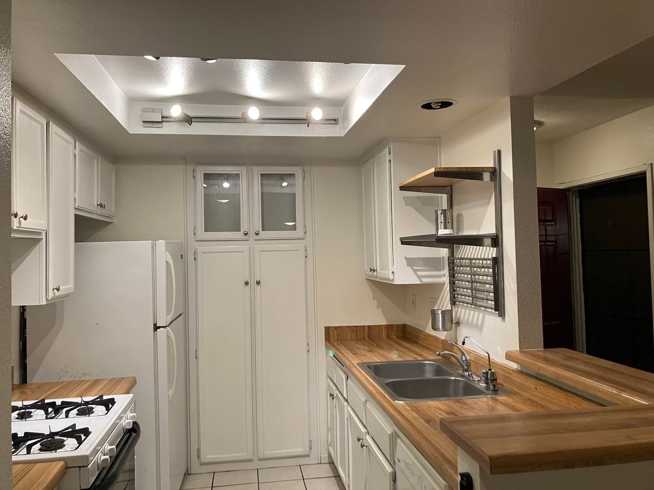 1059 Aspen Way #11 - Photo 7 of 9