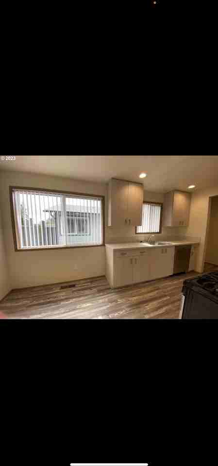 15 Ne 157th Ave - Photo 3 of 8