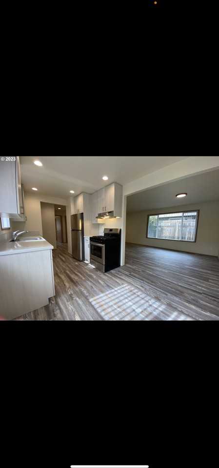 15 Ne 157th Ave - Photo 4 of 8