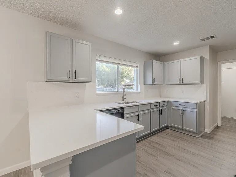 1041 Rolling Path - Photo 7 of 13