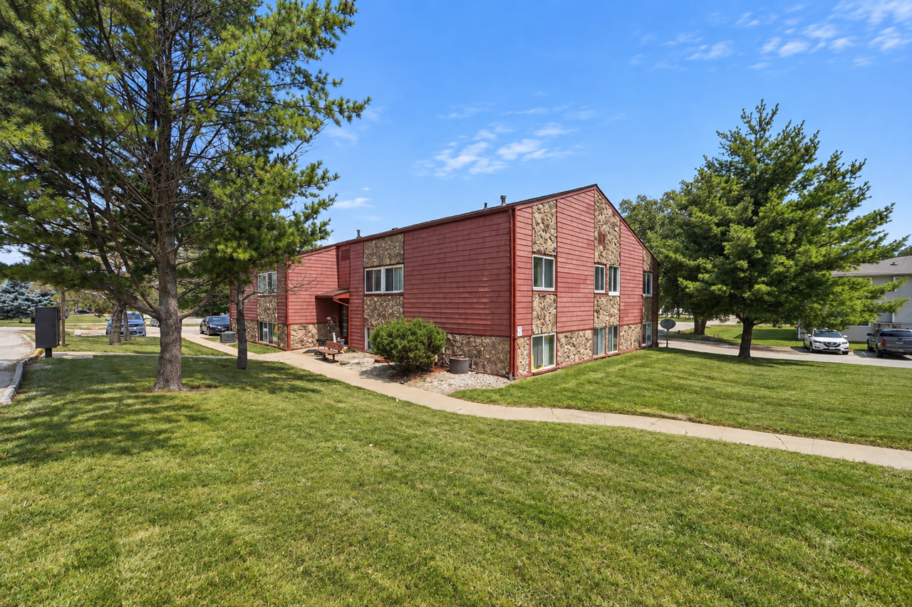 4th Street Manor - Photo 2 of 5