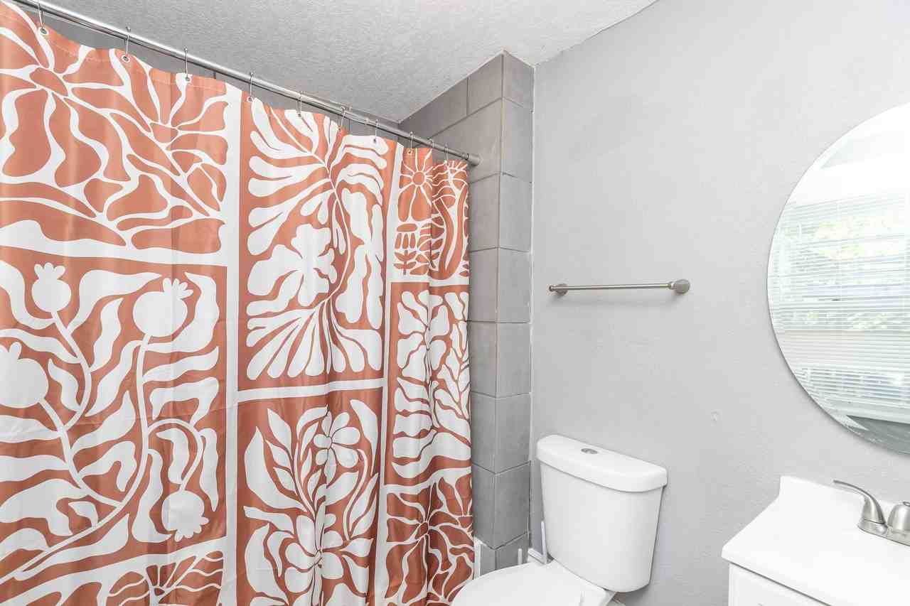 4105 Oak St #1 - Photo 3 of 22