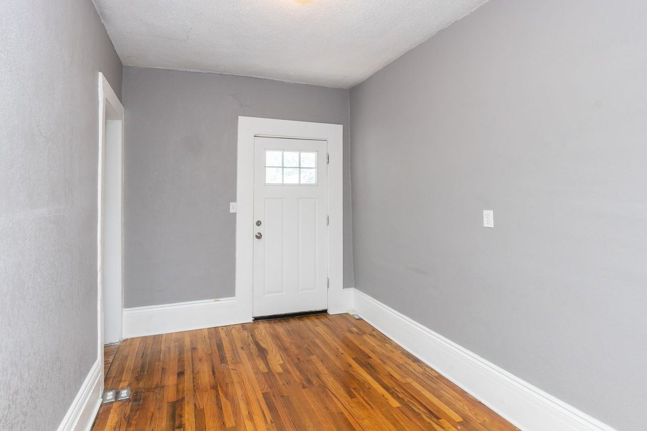 4105 Oak St #1 - Photo 4 of 22