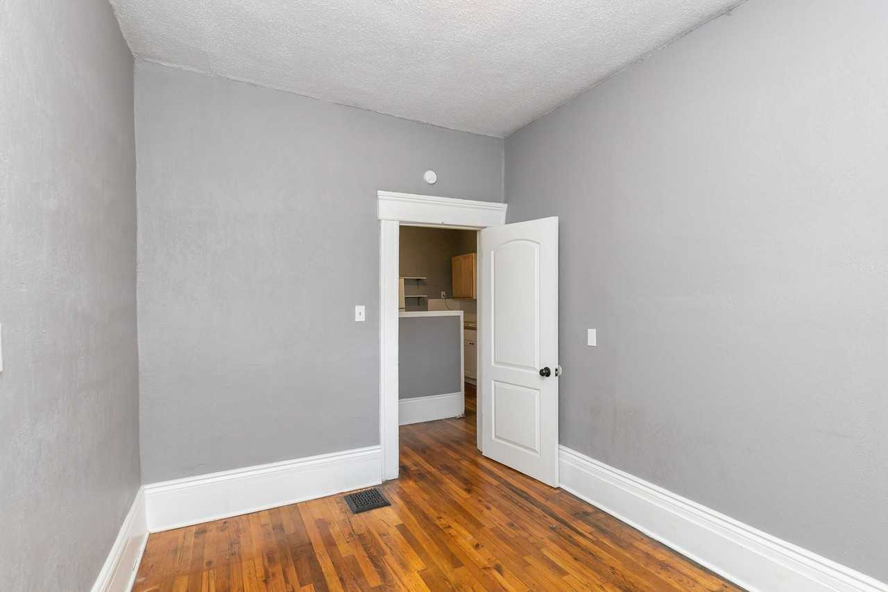 4105 Oak St #1 - Photo 5 of 22
