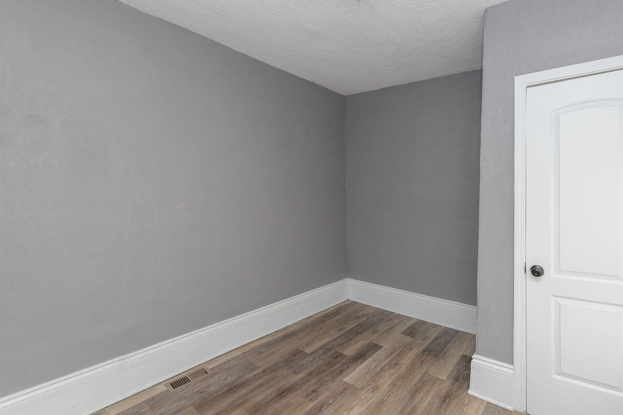 4105 Oak St #1 - Photo 6 of 22