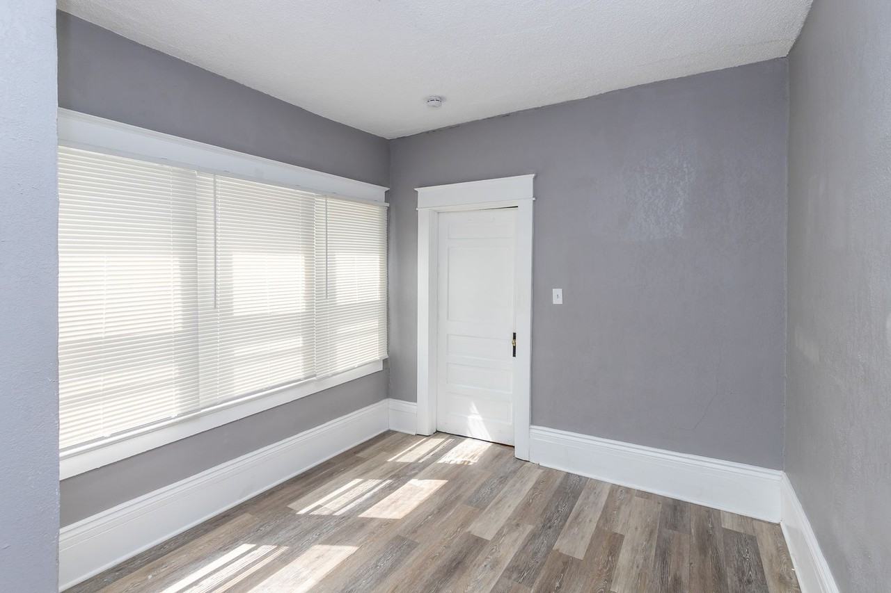 4105 Oak St #1 - Photo 7 of 22