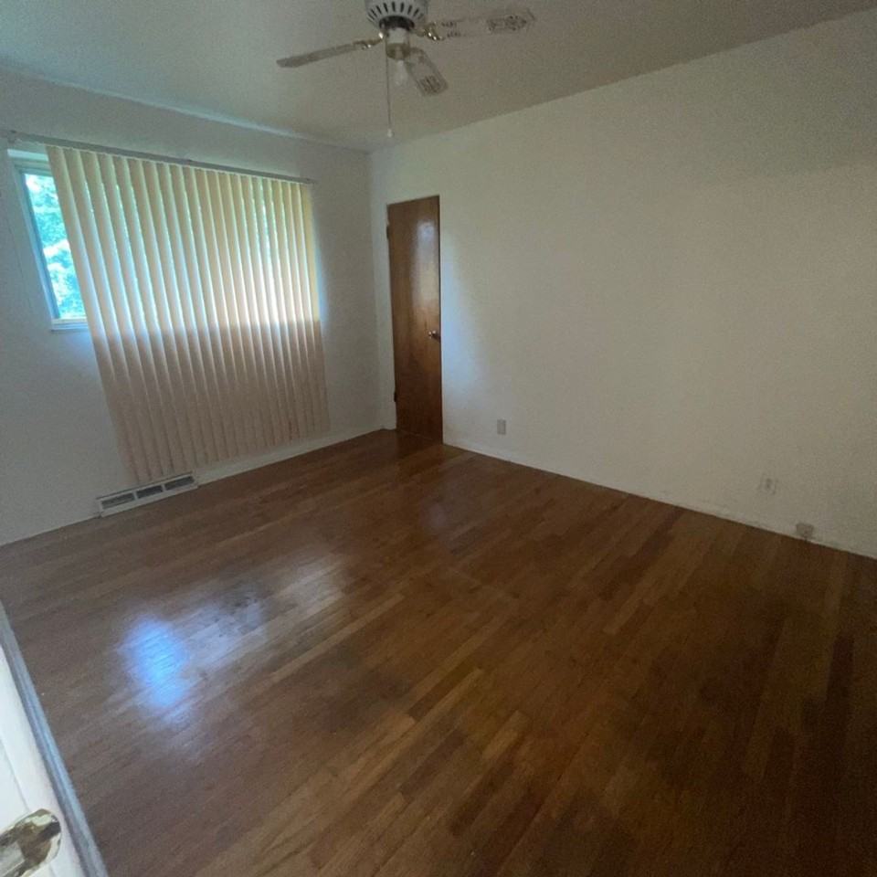 7762 Nacomis Dr - Photo 5 of 9