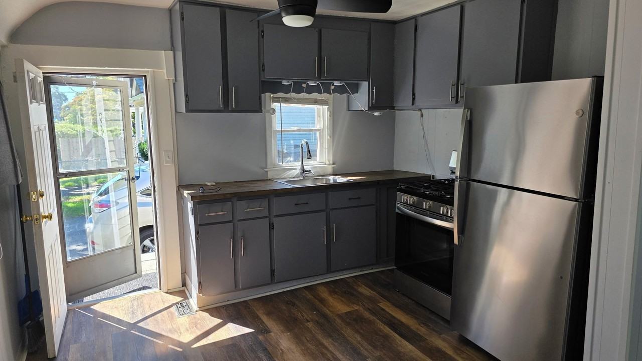 943 Briarwood Ave #1 - Photo 3 of 11