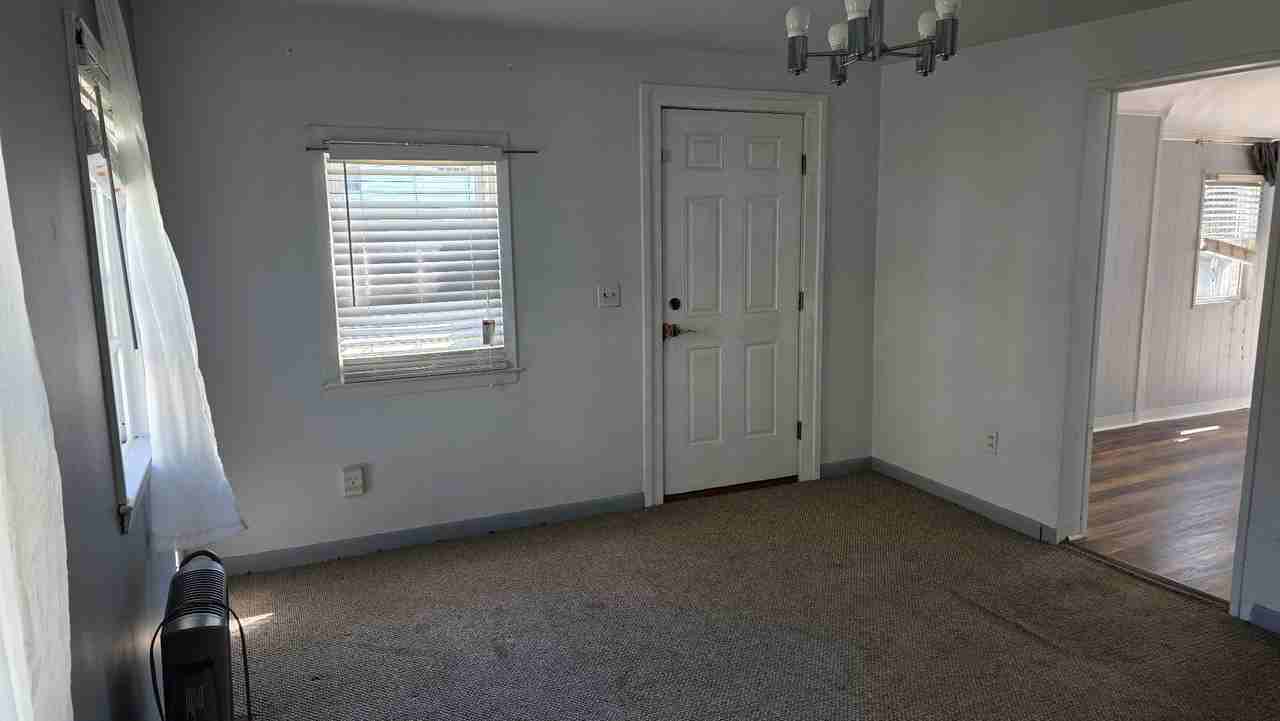 943 Briarwood Ave #1 - Photo 4 of 11