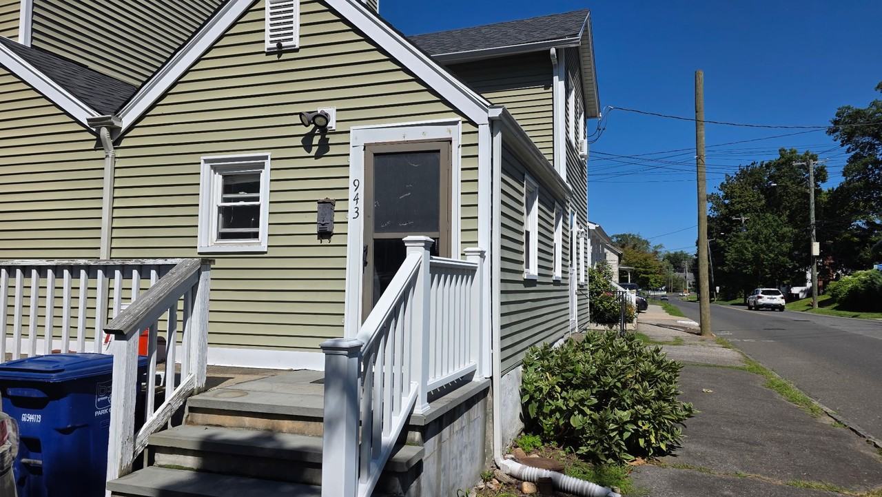 943 Briarwood Ave #1 - Photo 7 of 11