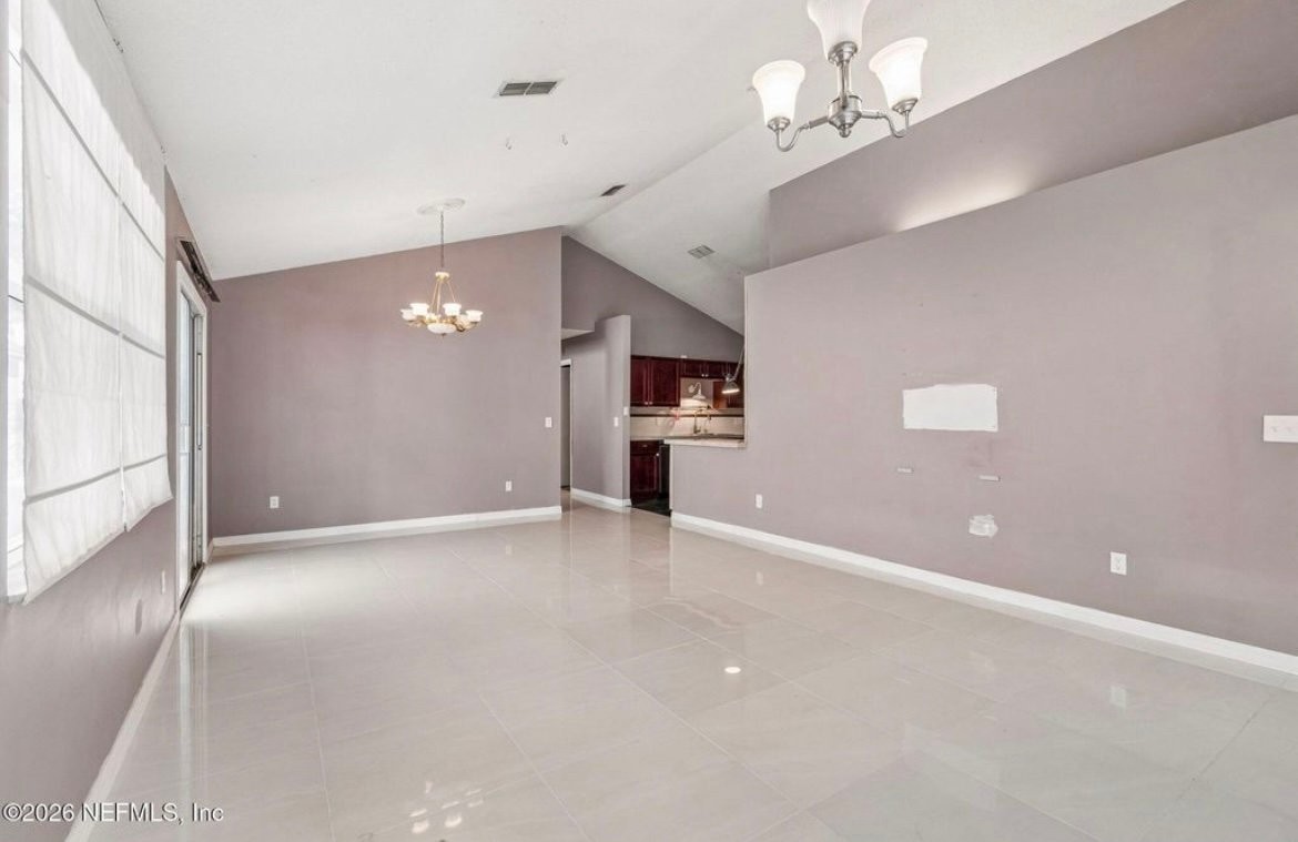 5065 Knightsbridge Cir N - Photo 2 of 20