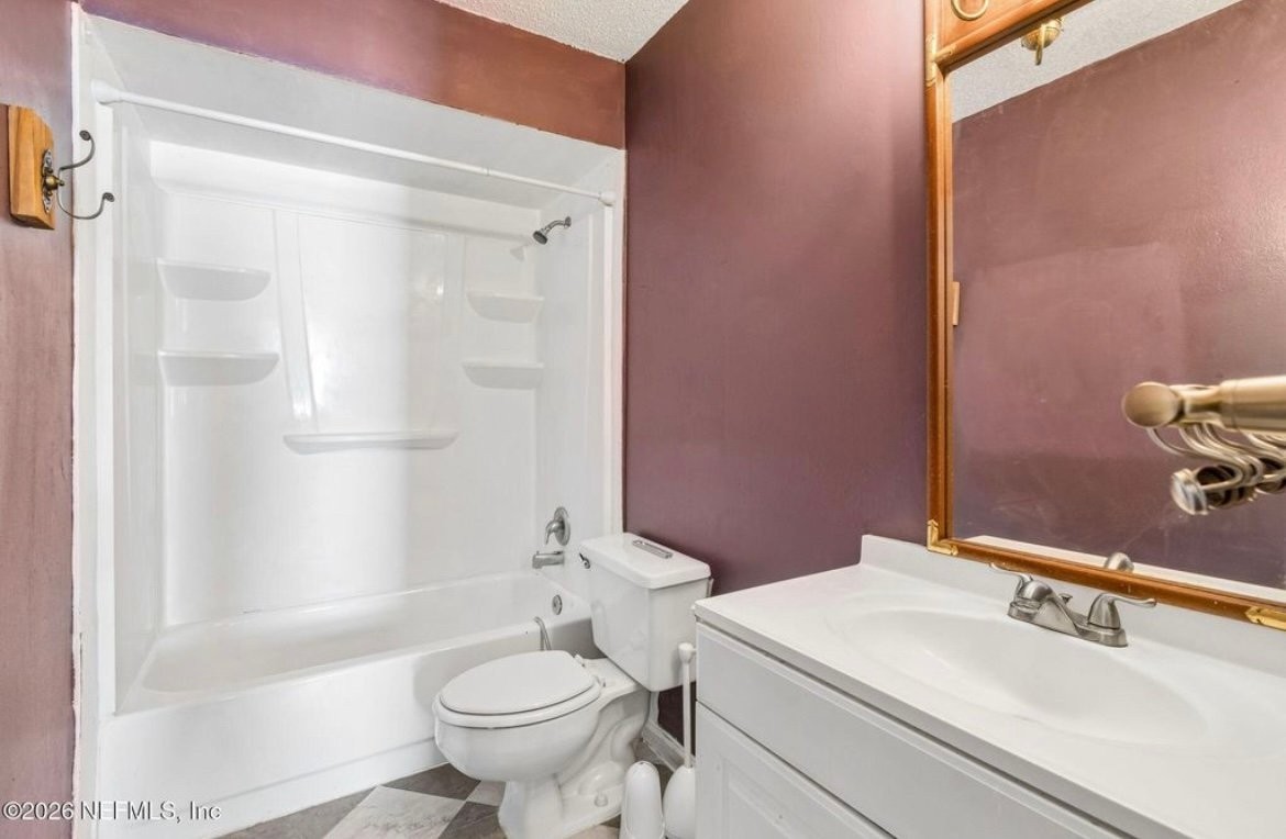 5065 Knightsbridge Cir N - Photo 7 of 20