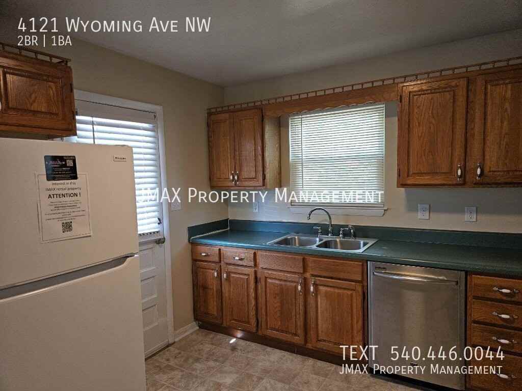 4121 Wyoming Ave Nw - Photo 5 of 12