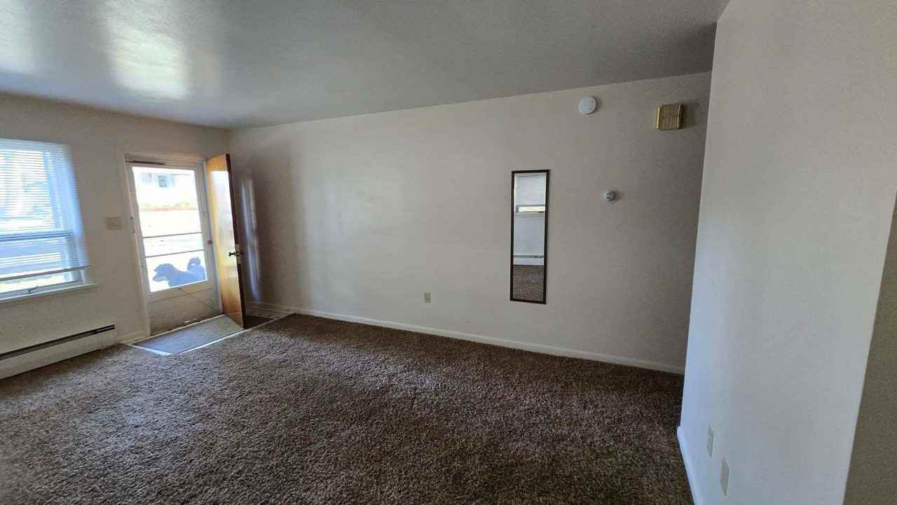 539 5th Ave - Photo 4 of 9