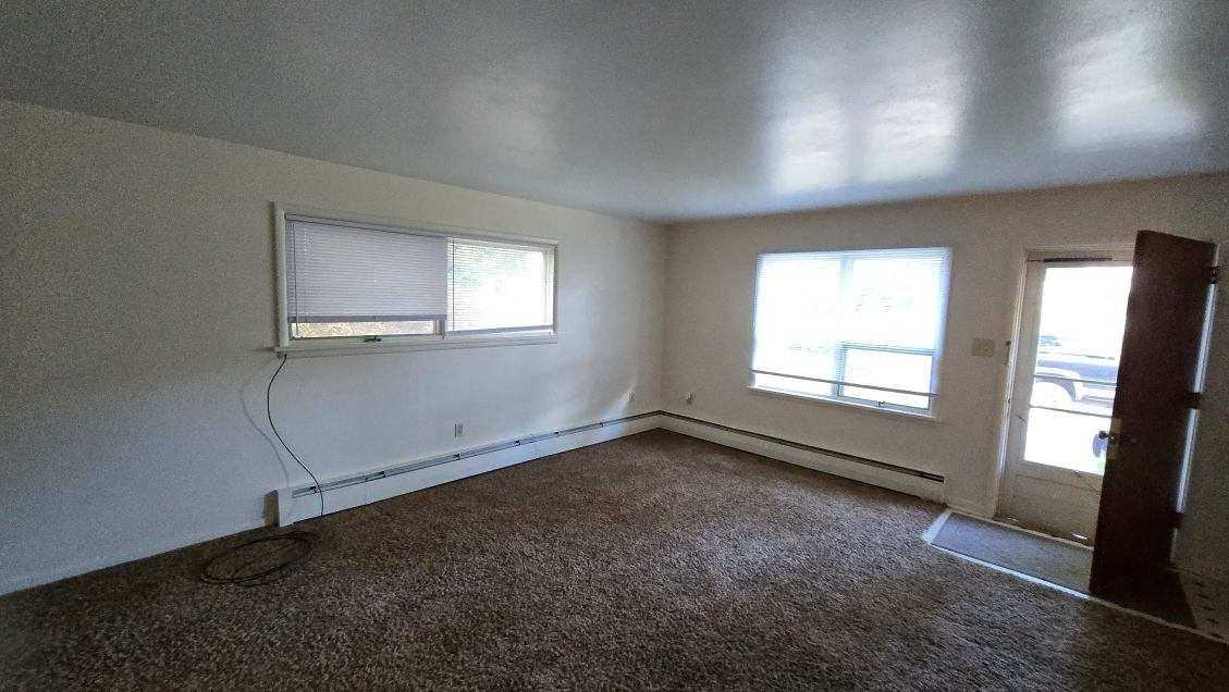 539 5th Ave - Photo 5 of 9