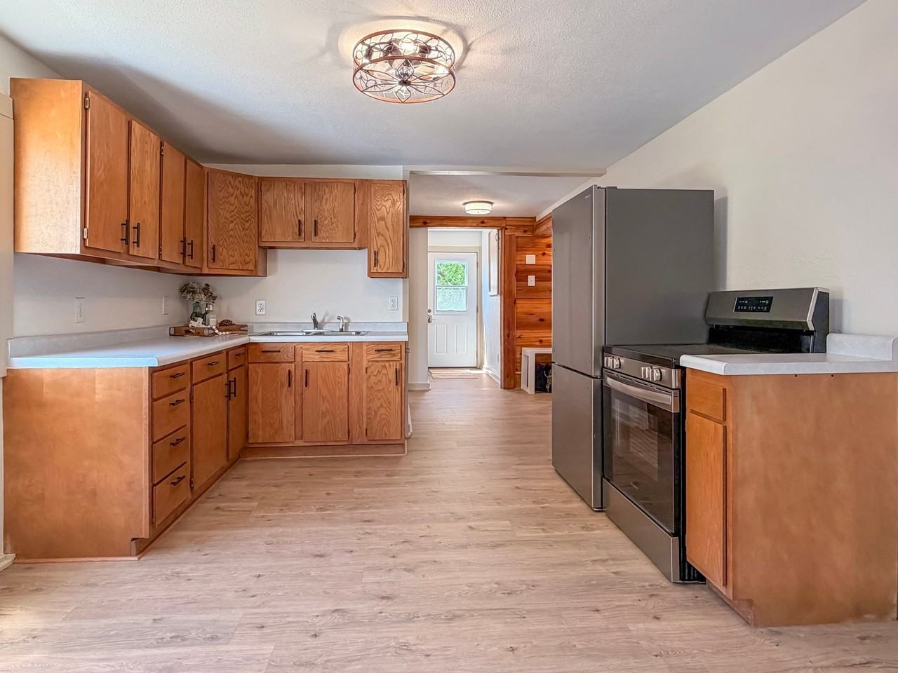 641 Summit Ave - Photo 5 of 10