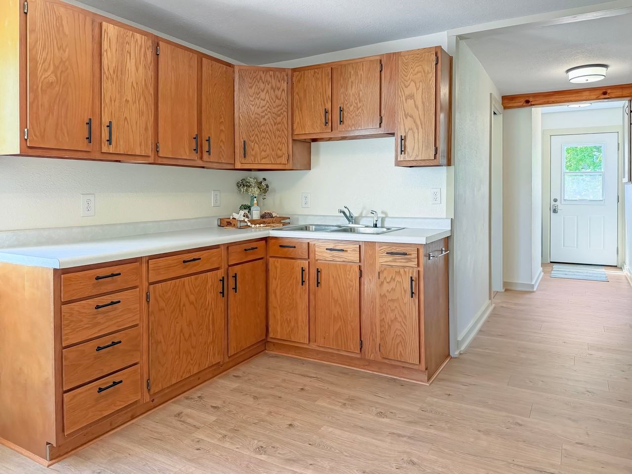 641 Summit Ave - Photo 6 of 10