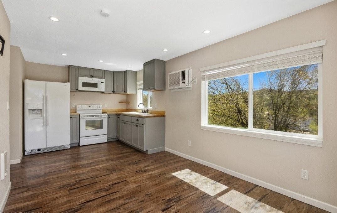 704 Hermosa Rd #B - Photo 2 of 9