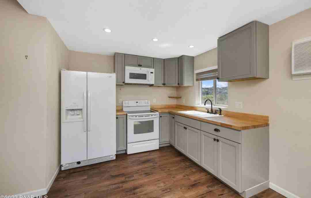704 Hermosa Rd #B - Photo 3 of 9