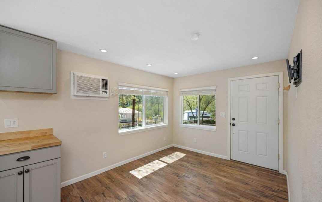 704 Hermosa Rd #B - Photo 4 of 9