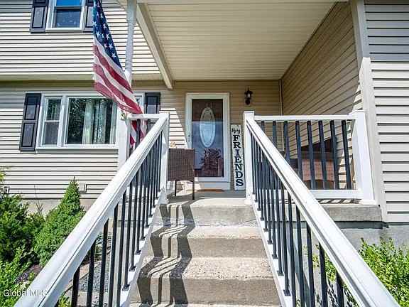 9 Heath Ct - Photo 2 of 19