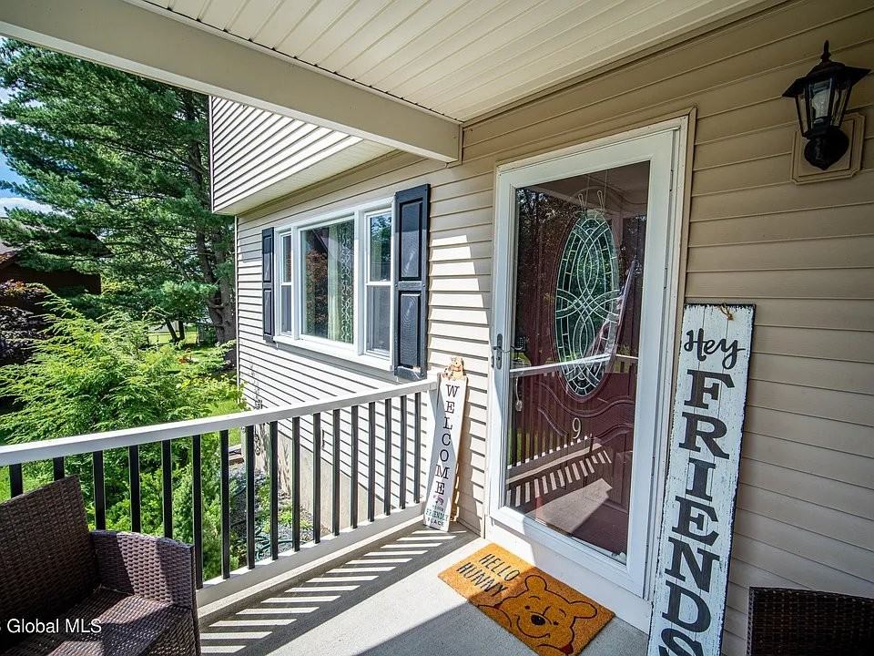 9 Heath Ct - Photo 3 of 19