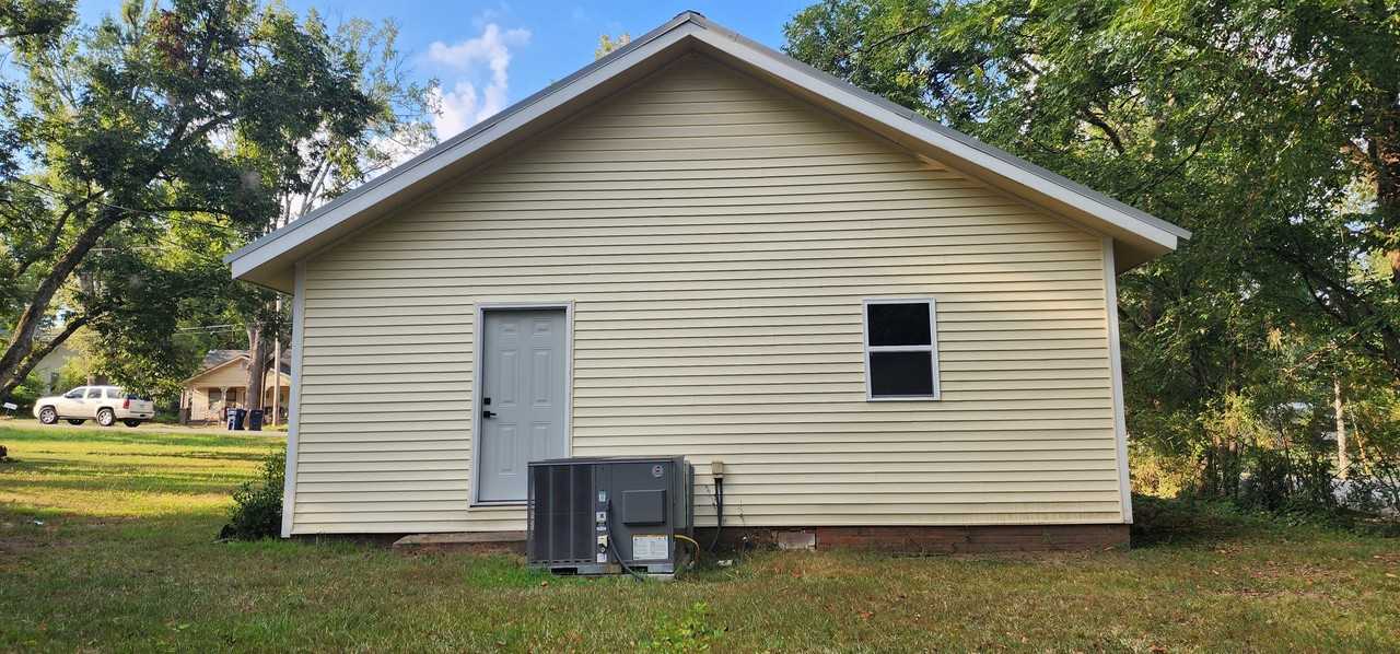 1304 Main St - Photo 3 of 14
