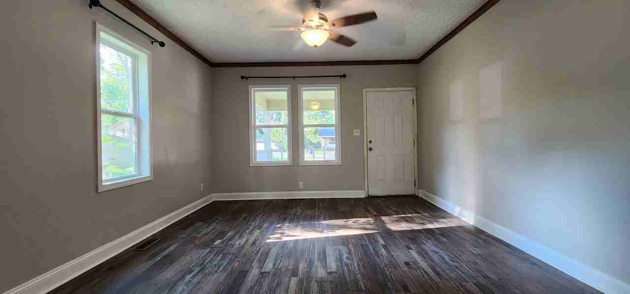 1304 Main St - Photo 5 of 14