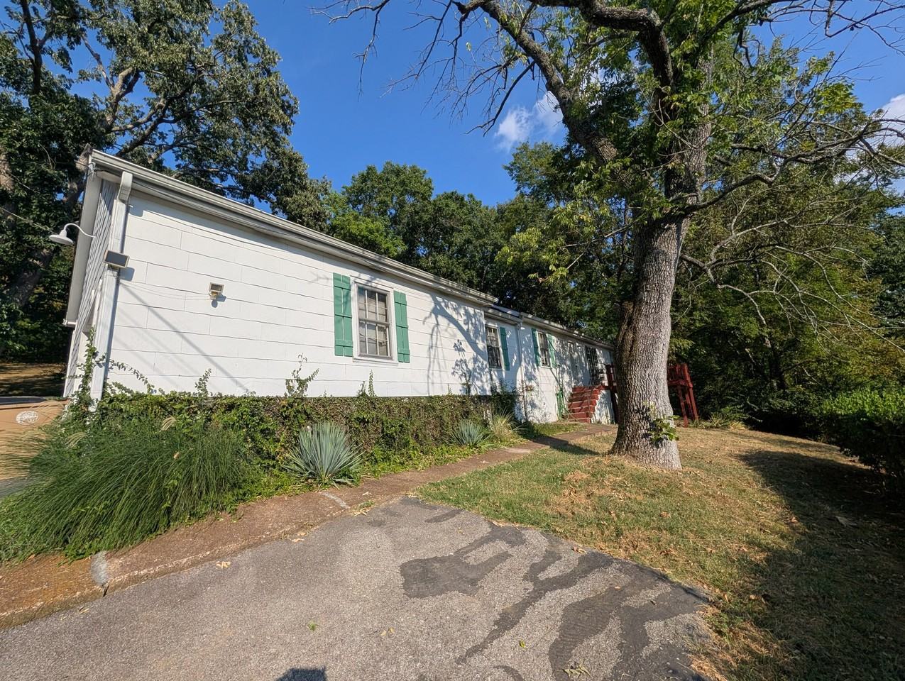 820 Due West Ave N #B - Photo 2 of 14