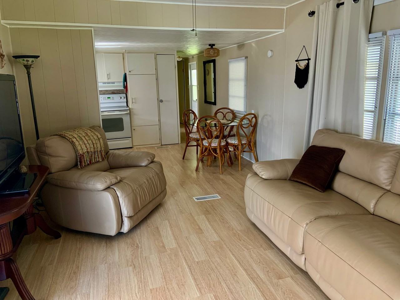 2932 Saralake Dr S - Photo 4 of 17