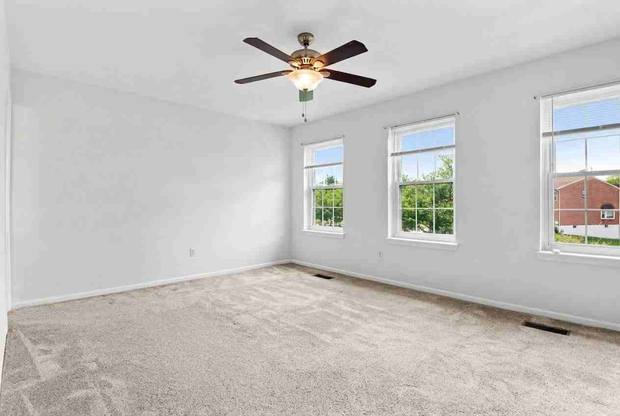 166 Longford Rd - Photo 3 of 16