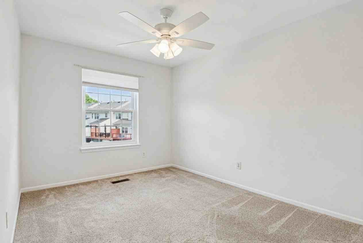 166 Longford Rd - Photo 6 of 16