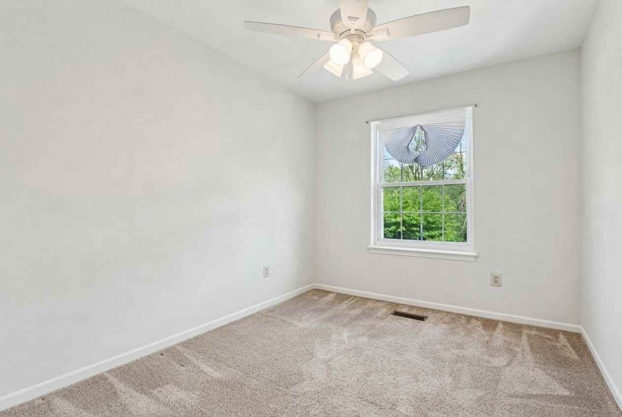 166 Longford Rd - Photo 7 of 16