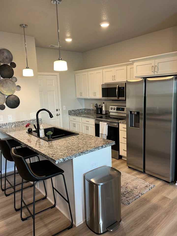 225 Nw Greenwood Pl - Photo 2 of 16