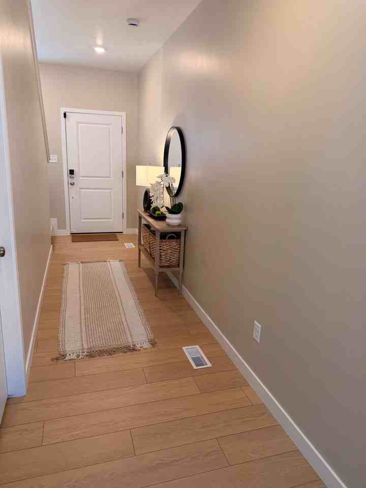 1466 W Royal Cloak Dr - Photo 2 of 7