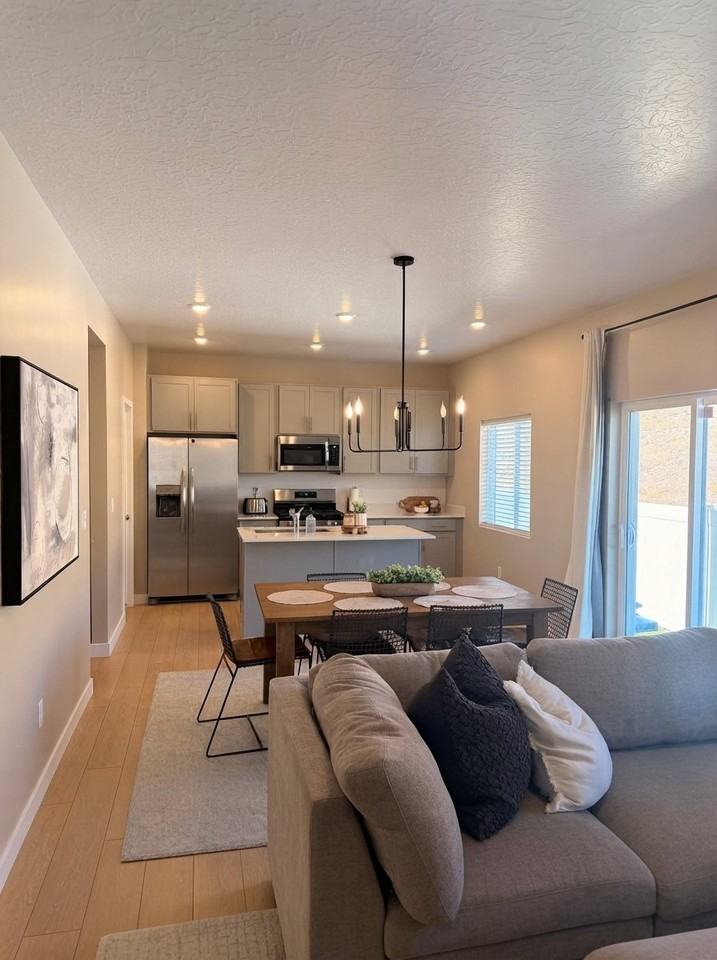 1466 W Royal Cloak Dr - Photo 3 of 7