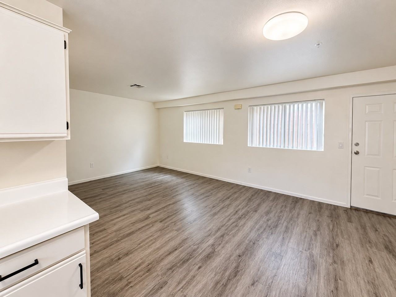 716 S Carondelet St - Photo 6 of 20
