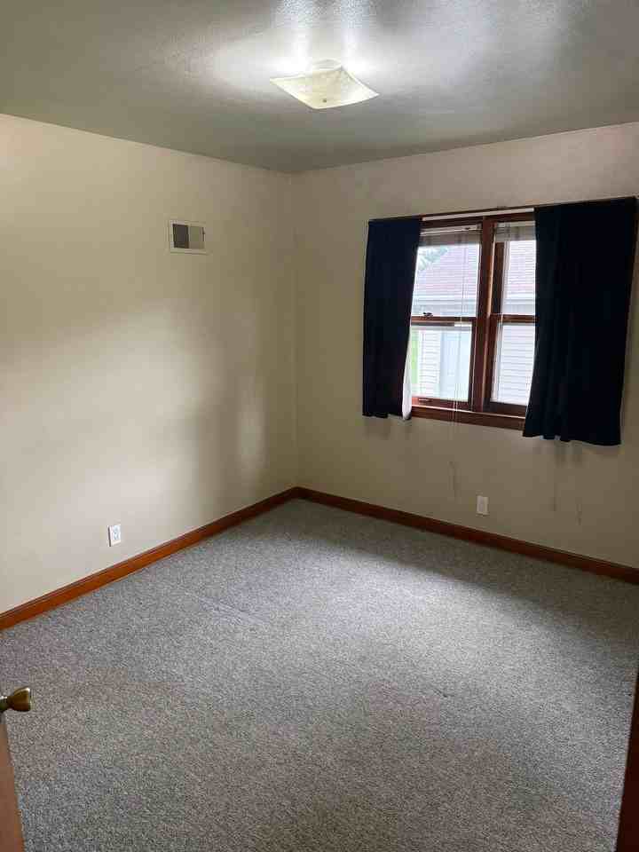 5672 S 13th St - Photo 5 of 6
