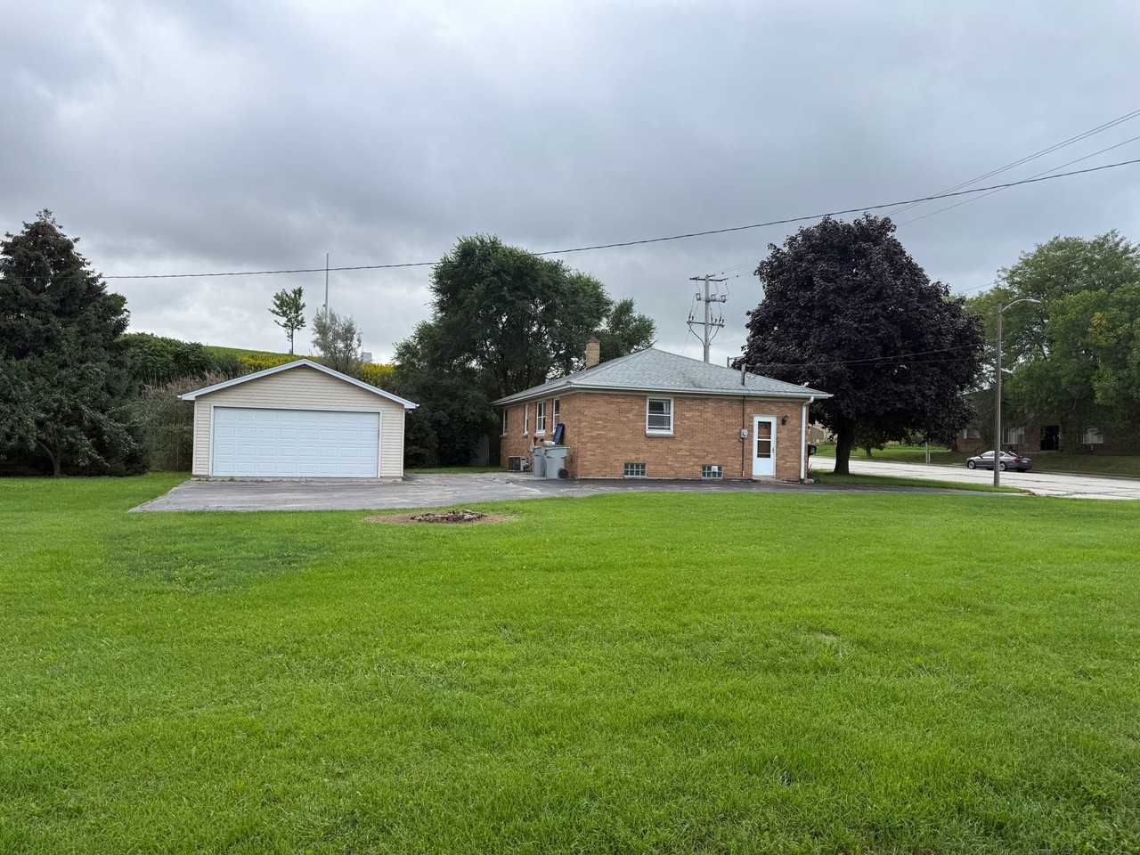 5672 S 13th St - Photo 6 of 6
