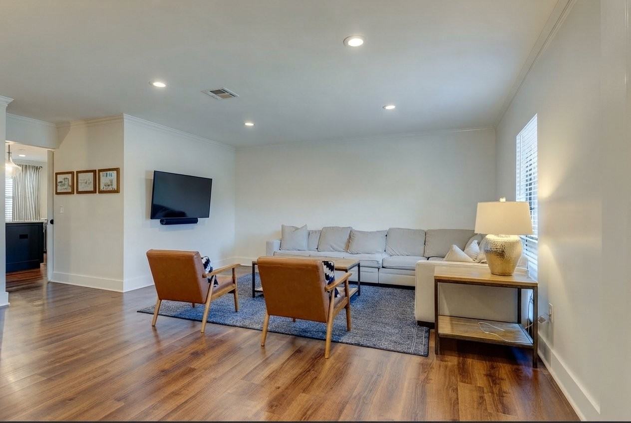 1109 Brentwood Pt #NA - Photo 3 of 20