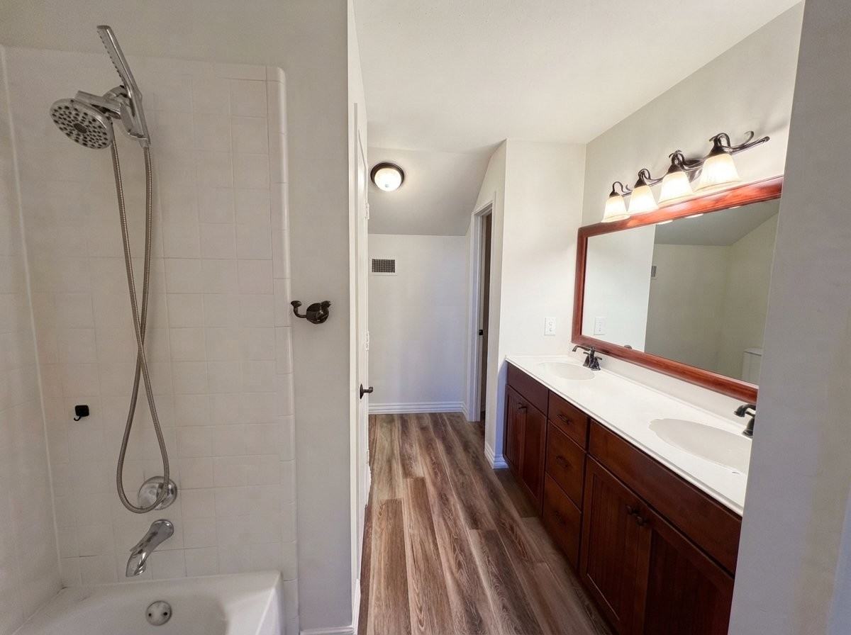 1601 Kennedy Dr - Photo 4 of 12