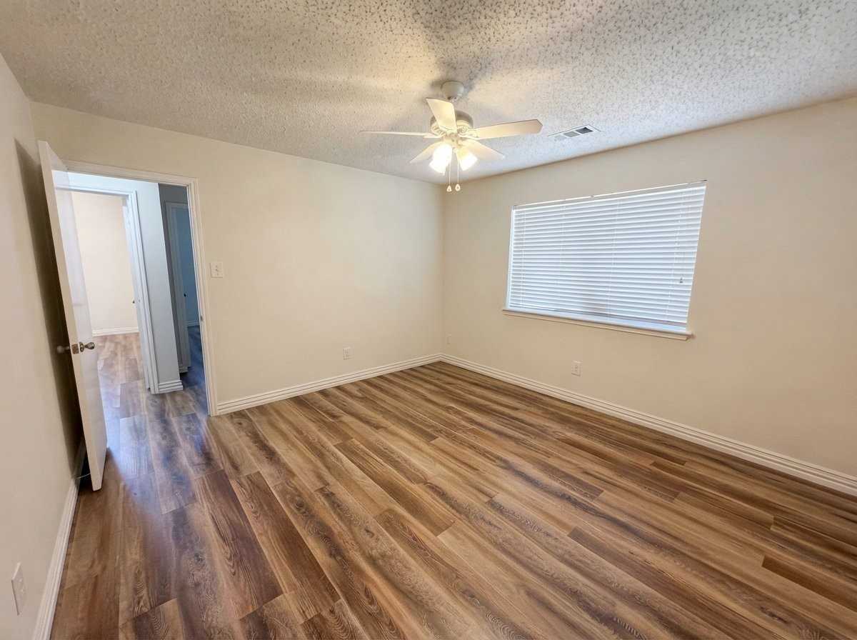 1601 Kennedy Dr - Photo 5 of 12
