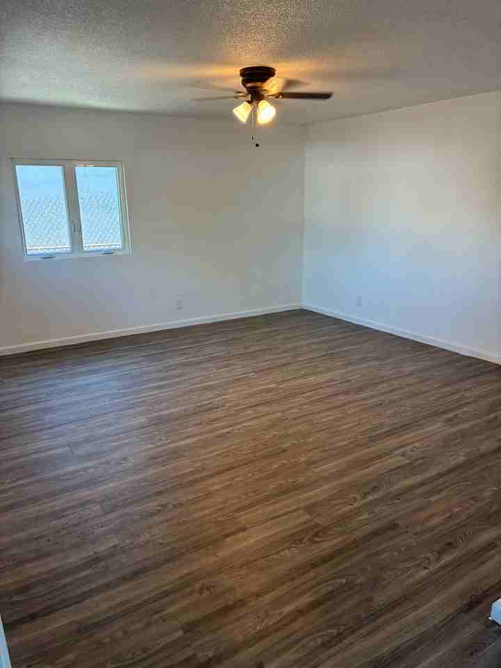 204 E 88th Pl - Photo 4 of 20