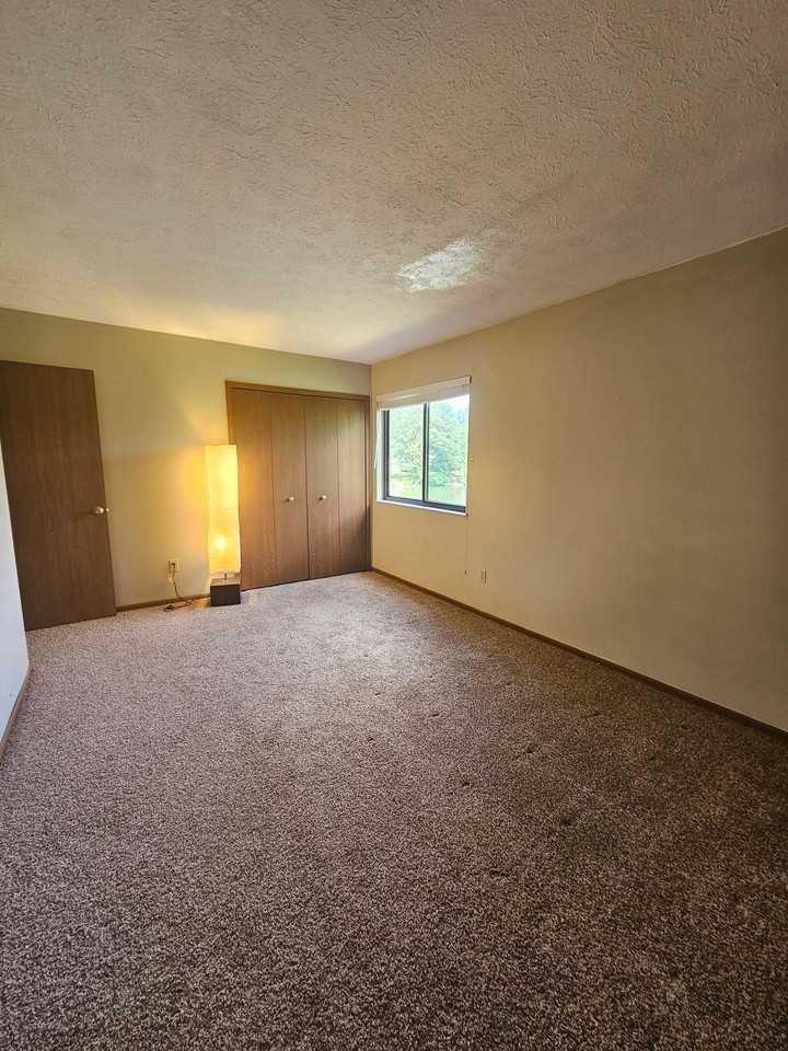 1420 Cedarwood Dr #E - Photo 6 of 16